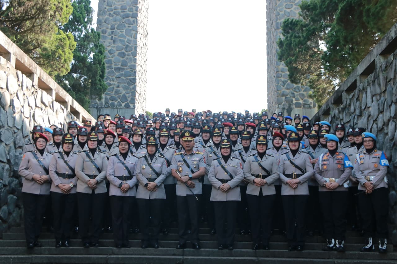 ec9e1369-e07c-436d-967c-d98b42d3cabe