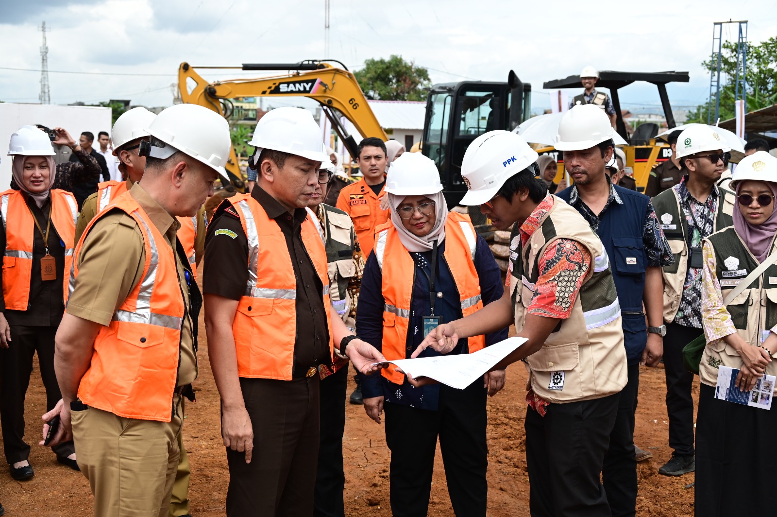 Wakil Kepala Kejaksaan Tinggi (Wakajati) Jawa Barat Dr. Taufan Zakaria, S.H., M.H., melaksanakan groundbreaking pembangunan Rumah Susun Kejaksaan Tinggi Jawa Barat, Selasa 20 Januari 2026